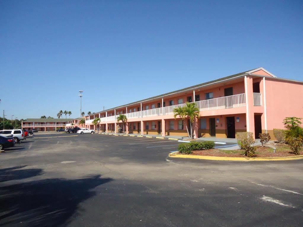 Flamingo Motel Окічобі Екстер'єр фото